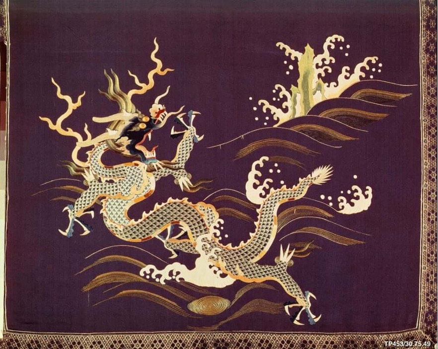 Dragon doré brodé de la dynastie Ming